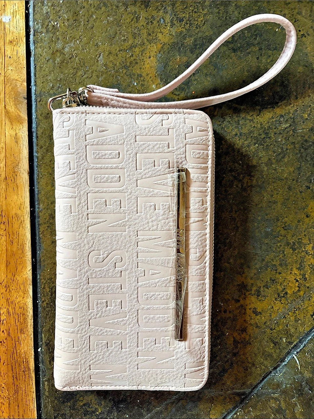 Steve Madden Wristlet Wallet in Pink